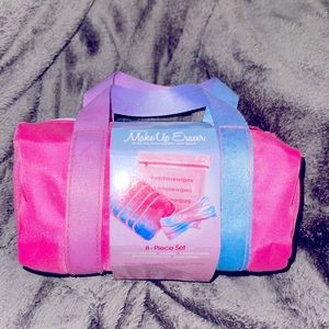 Reusable makeup cloths! This adorable set is designed as a mini gym bag!